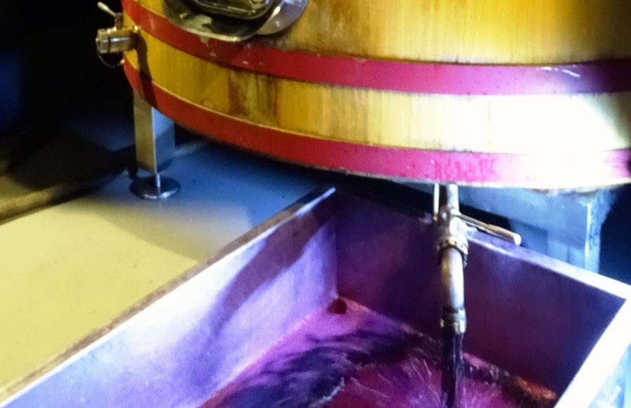 Bodegas-Perica-Seleccion-Tinas-y-vino
