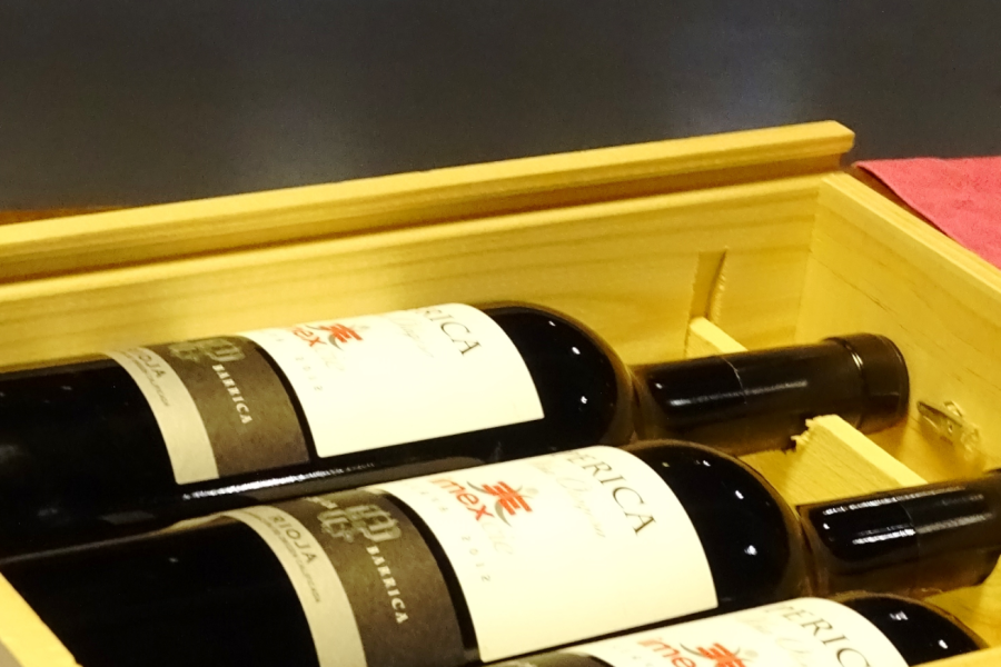 Bodegas-Perica-Club-Perica Caja de madera de vinos